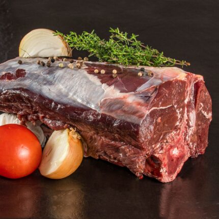 Damwild-Rücken mit Knochen